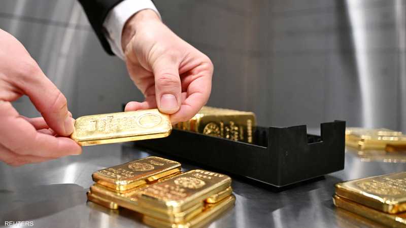 الذهب يقفز 2.1% إلى 4089 دولاراً بعد أدنى مستوى منذ نوفمبر. العقود الآجلة ارتفعت 1.6% إلى 4103.10 دولارات. الفضة والبلاتين والبلاديوم حققت مكاسب وصلت إلى 3.1% 