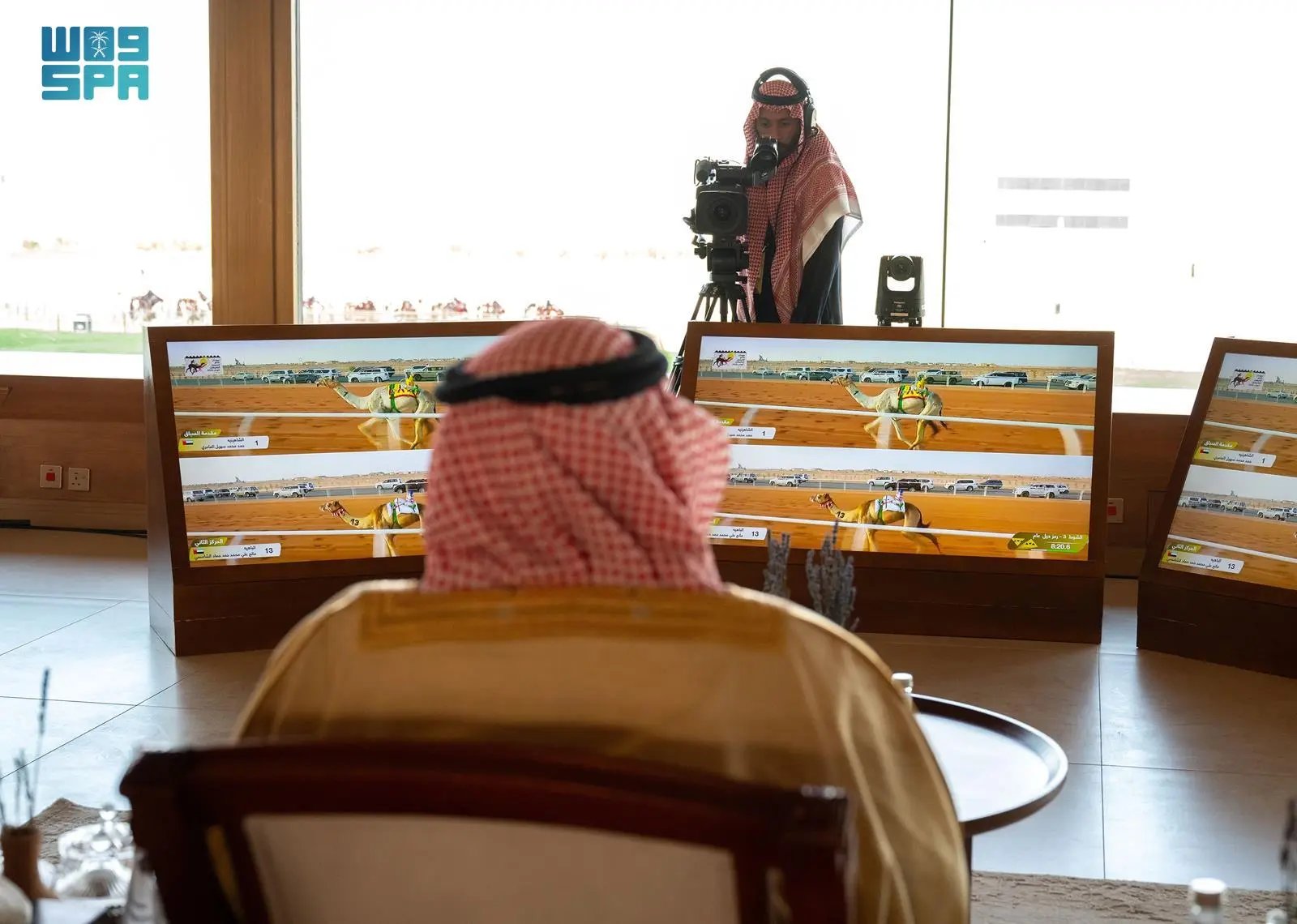 صورة من الألبوم
