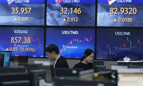 تراجع الأسهم الآسيوية مع تجاوز أسعار النفط مستوى 97 دولارًا. انخفاض مؤشر نيكي الياباني 0.9% وكوسبي الكوري 1.6% وسط ضغوط بيعية. تراجع هانج سينج في هونغ كونغ 0.4% وشنغهاي المركب 0.7%. استمرار صعود النفط فوق 97 دولارًا يعكس تباين أداء الأسواق العالمية 