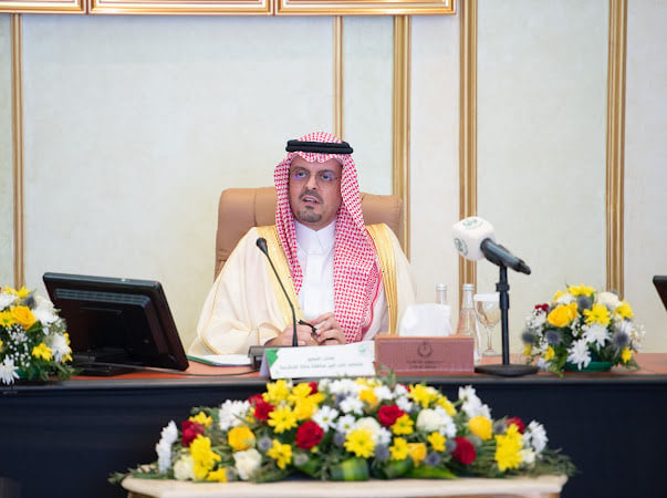 نائب أمير مكة يرأس اجتماع