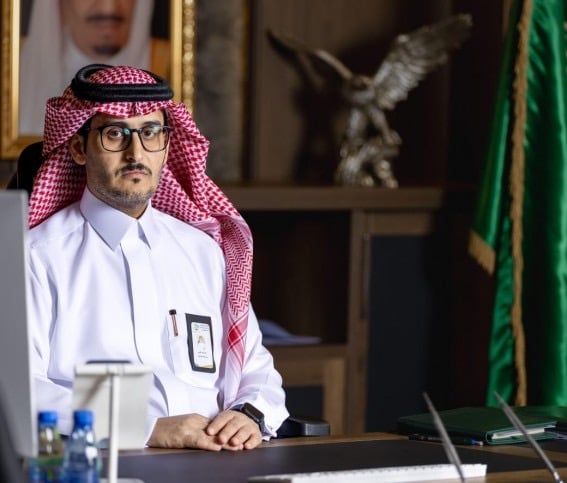 رئيس بلدية محايل يهنئ القيادة