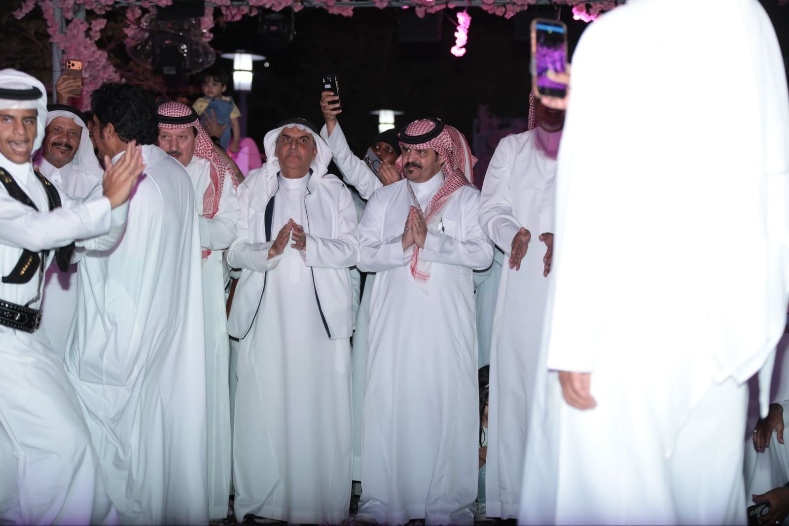 صورة من الألبوم