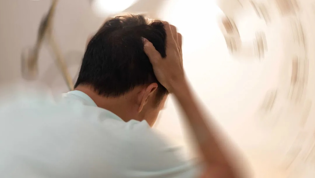 وزارة الصحة تطلق رسالة توعوية بمناسبة اليوم العالمي لاضطراب ما بعد الصدمة.. أعراض الاضطراب تشمل ضعف الأداء اليومي، تأثر العلاقات، نوبات الذعر واضطرابات النوم.. الوزارة تدعو لطلب المساعدة من المختصين كخطوة شجاعة نحو التعافي 