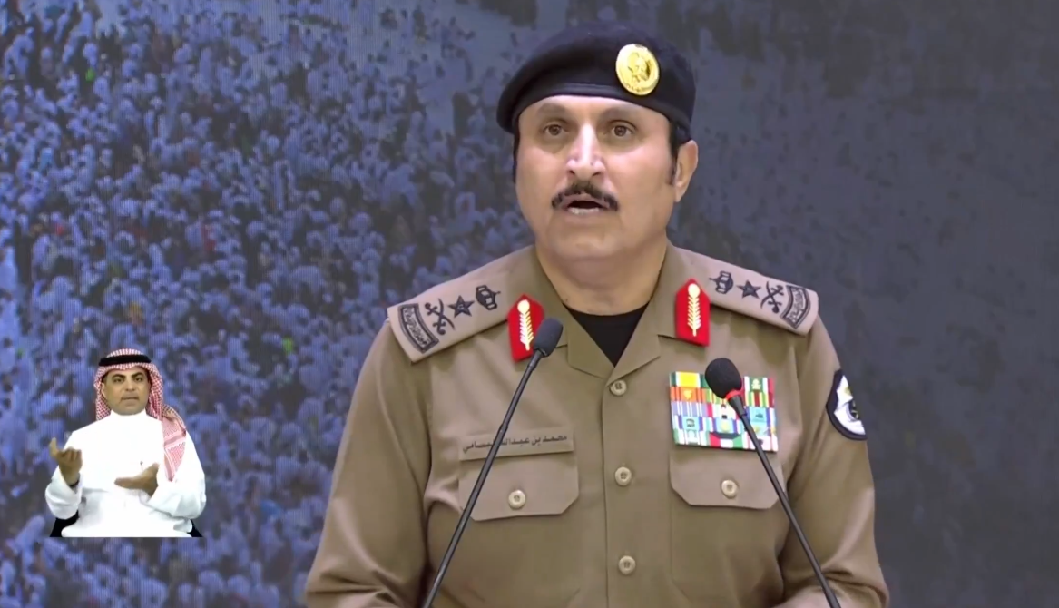 اعتماد خطط أمن الحج 1447هـ وضبط 217 حملة وهمية وإعادة 366 ألف مخالف بلا تصاريح. تعزيز إدارة الحشود عبر تنظيم التدفقات وتقليل التداخل بين المسارات باستخدام التقنيات الحديثة. تكثيف الرقابة الميدانية لضبط المخالفين والتصدي للحملات غير النظامية خلال موسم الحج 
