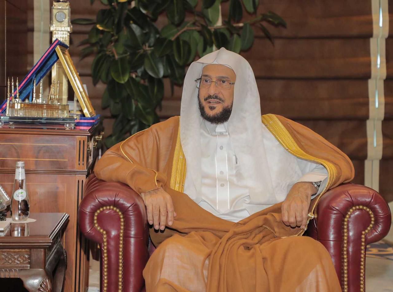 وزير الشؤون الإسلامية يبدأ اليوم