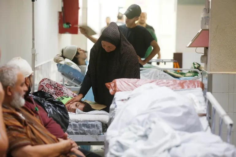 الصحة العالمية تدعو لإجراءات عاجلة لإنقاذ الوضع الصحي المتدهور في غزة. منظمة الصحة العالمية تحذر من تدهور صحي خطير نتيجة دمار واسع لأكثر من 1800 منشأة طبية. خسائر القطاع الصحي تُقدّر بـ 1.4 مليار دولار واحتياجات إعادة الإعمار تصل إلى 10 مليارات 