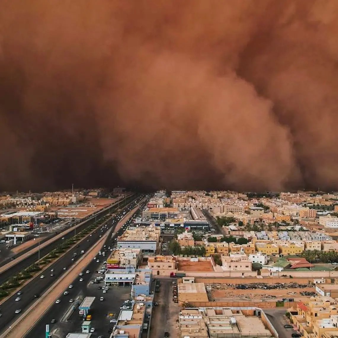 المركز الإقليمي للعواصف الغبارية يرصد 37 ساعة غبارية في 5 دول خلال يوم واحد. تركمانستان تصدرت بـ12 ساعة من النشاط الغباري تليها إيران بـ11 ساعة.. باكستان وكازاخستان وقطر سجلت بقية الساعات مع خلو بقية دول الإقليم 