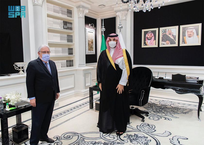 نائب وزير الدفاع يبحث مع