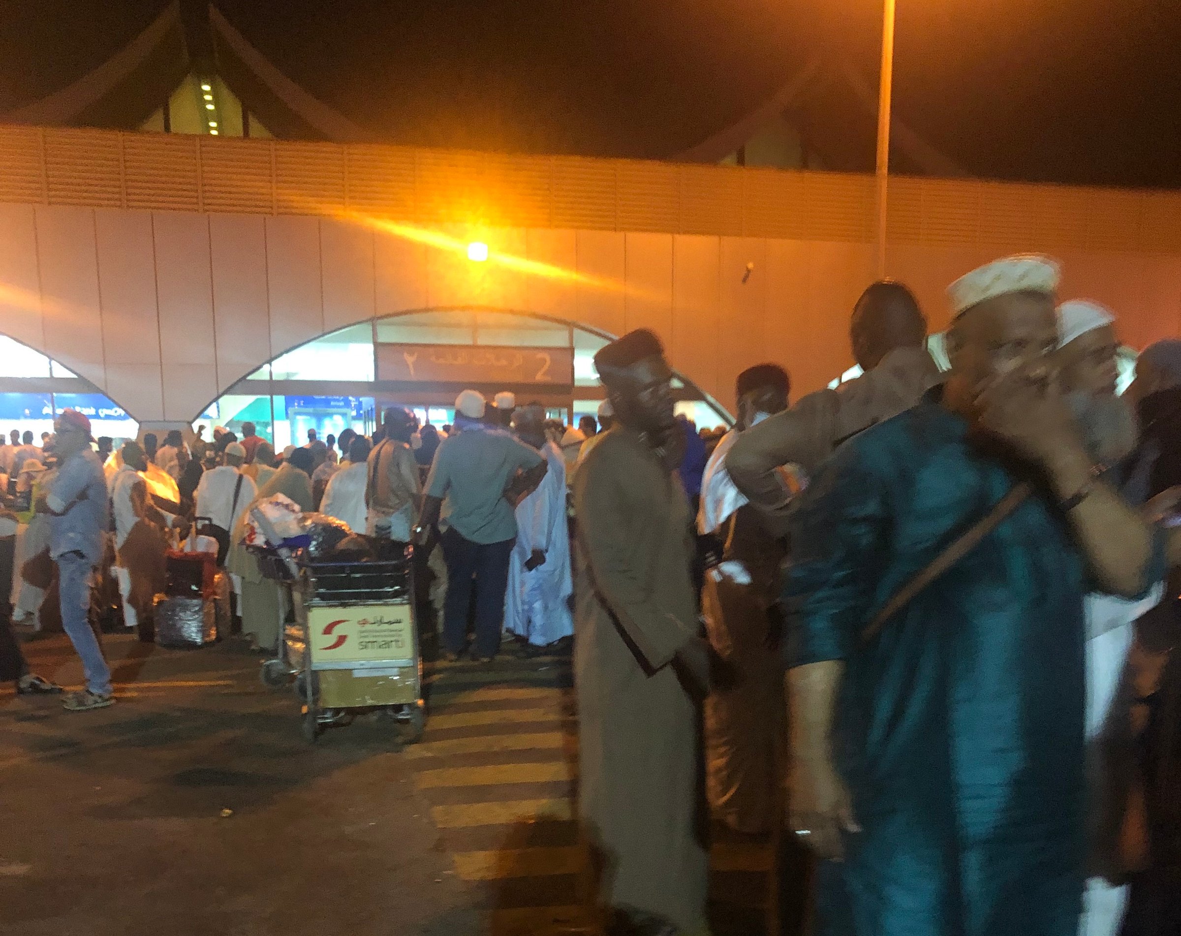 مصادر سبق: بدء ترحيل المعتمرين