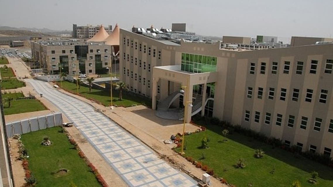 طالبة من جامعة الملك خالد