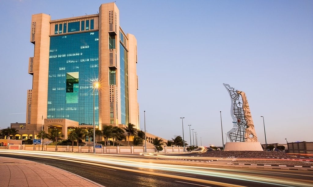 أمانة جدة تُشعر 129 مبنى آيل للسقوط في حي غليل لحماية الأرواح. الأمانة تبدأ إجراءات إشعار الإخلاء للمباني المتهالكة في حي غليل جنوب جدة. الخطوة ضمن برنامج لتعزيز السلامة العامة ومعالجة المباني الآيلة للسقوط 