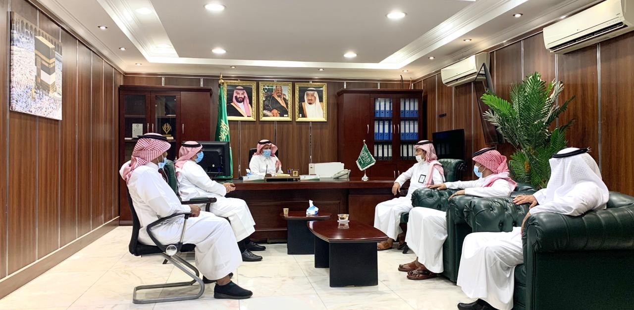مدير الموارد البشرية بمكة يجتمع