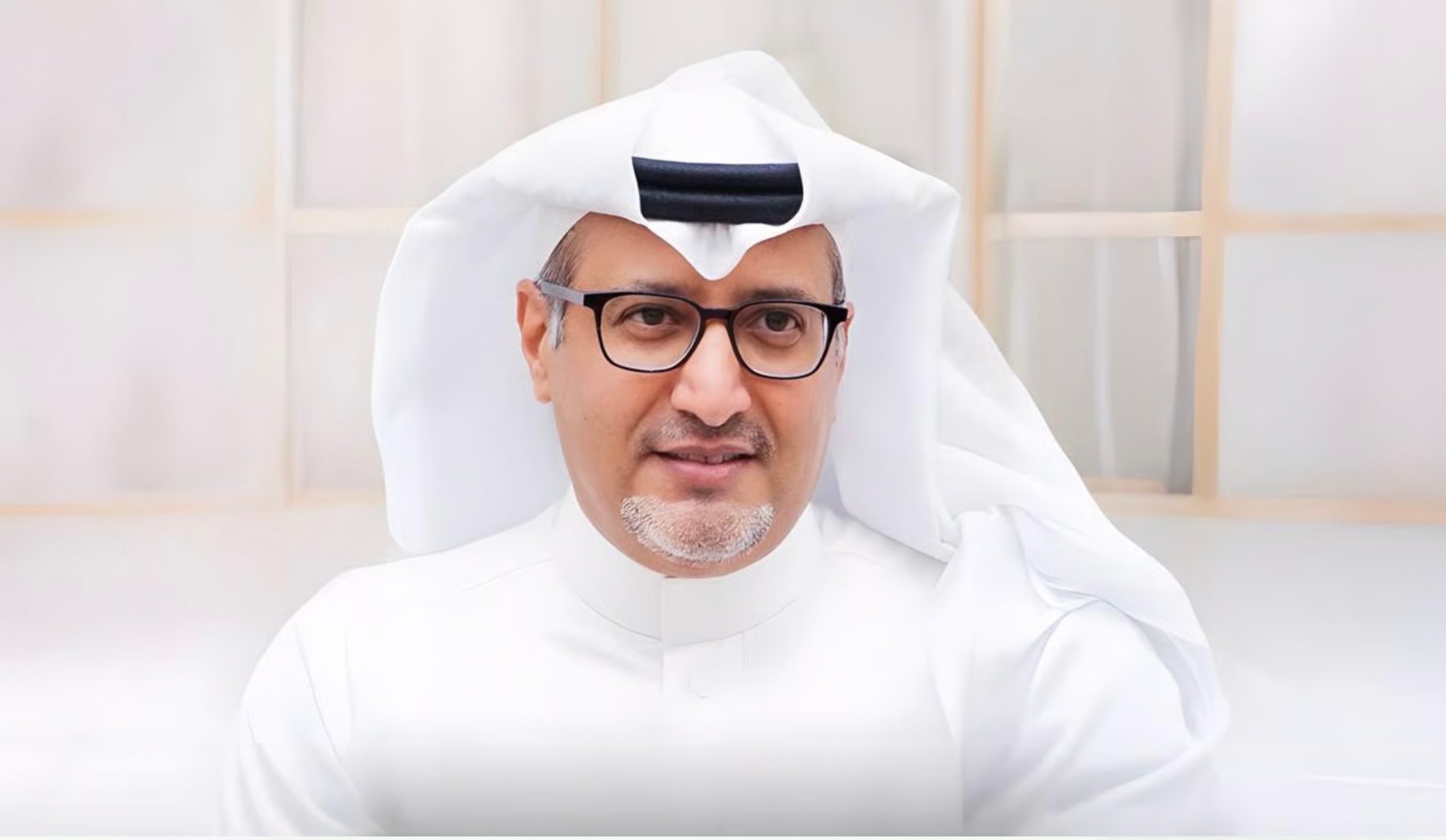 محمد الحيدر : *العوضي لم يكن مجرد طبيب صاحب حمية غذائية، وإنما ظاهرة كشفت فجوة كبيرة بين غرف الأبحاث ومطابخ البيوت.. *حين تعجز المؤسسات الصحية عن مخاطبة الناس بلغة يفهمونها، يظهر من يملأ هذا الفراغ بخطاب بسيط وواضح، سواء اتفقنا معه أم اختلفنا.. *المعركة الحقيقية ليست بين العلم والجهل، بل بين رسالة تصل إلى الناس ورسالة لا تغادر أروقة المؤسسات 