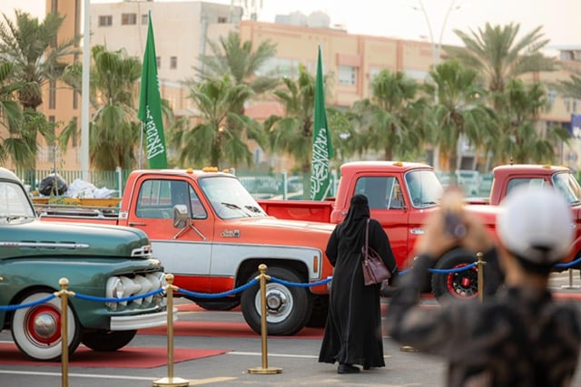 صورة من الألبوم