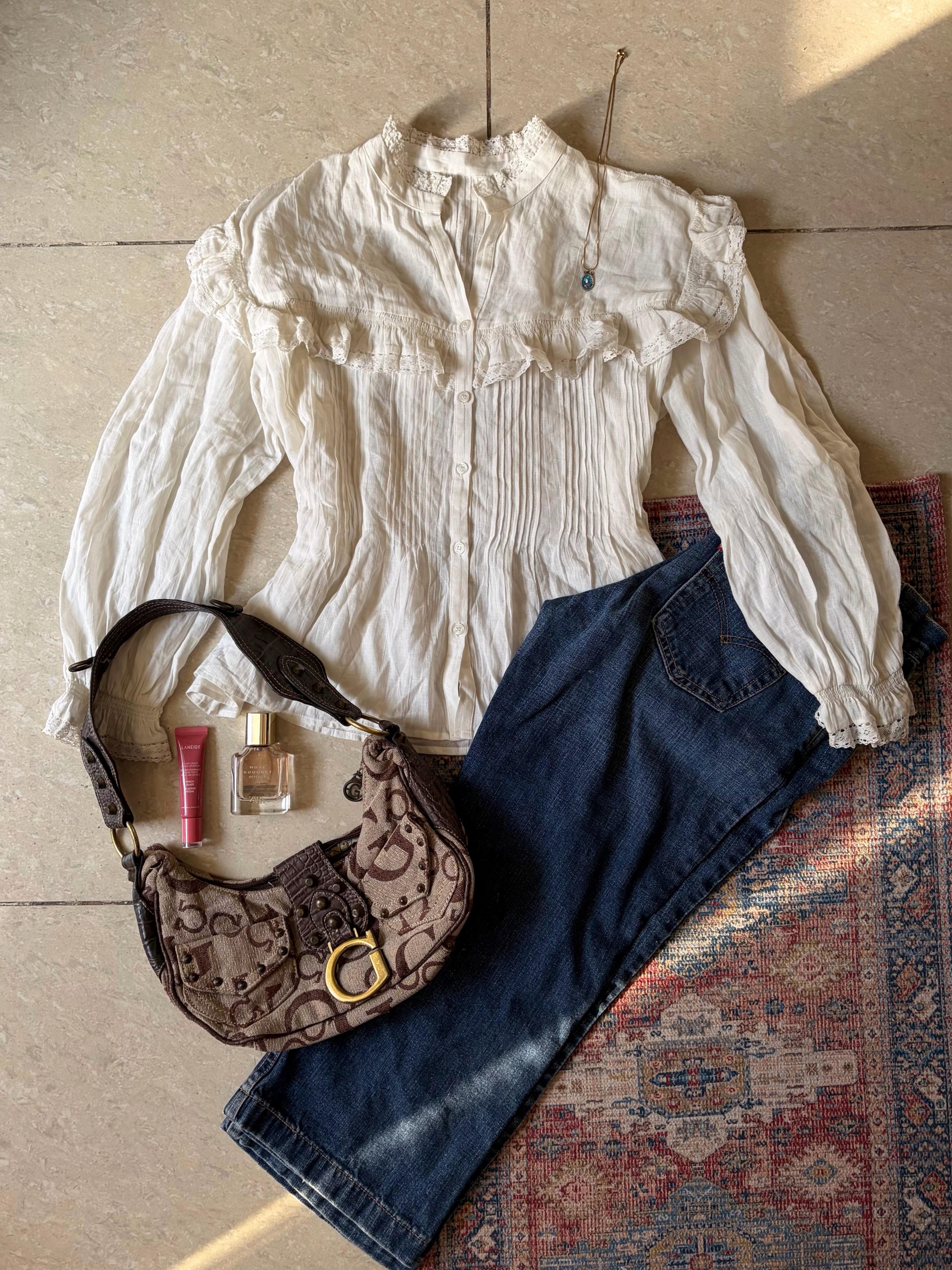 White puff sleeves shirt - View 1