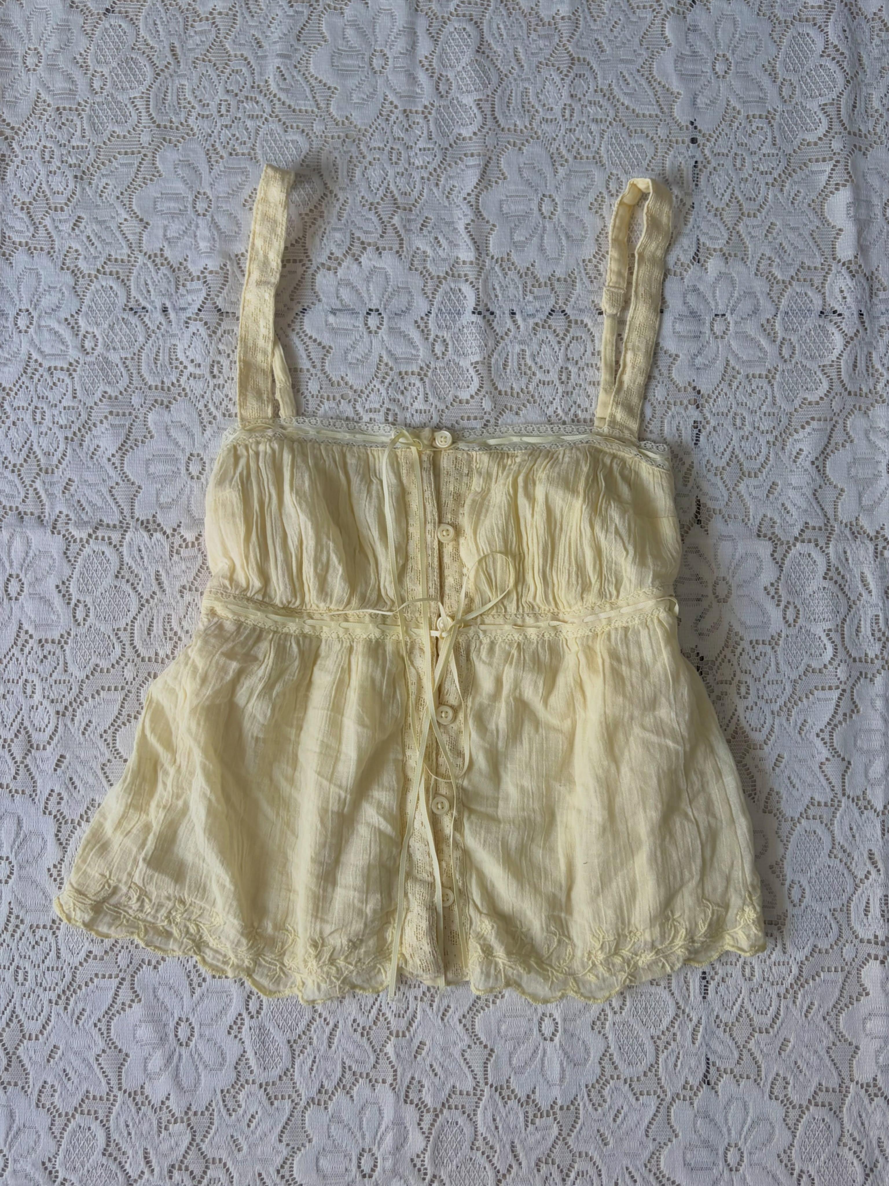 Butter yellow lace top - View 1