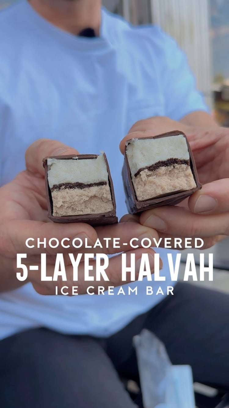 Russ & Daughter's @jrtup and Morgenstern's @nicholasmorgenstern break down the new 5-layer halvah bar! 

Available until the end of the summer! ☀️

Daily restocks at Morgenstern's and every Friday at Russ and Daughters retail locations. 

A six pack is also available for nationwide shipping on our website! 🔗 in bio.