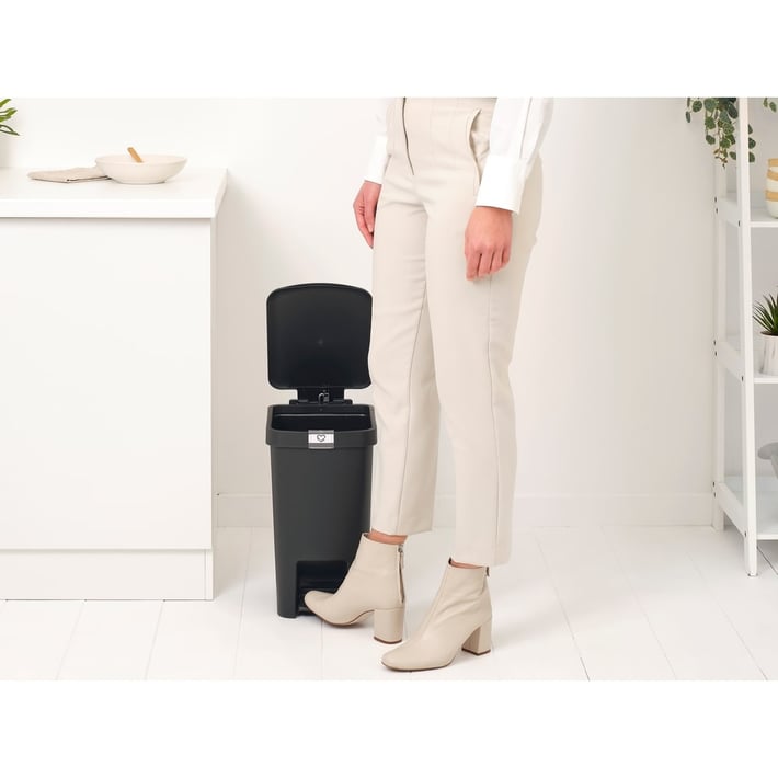 Кош за смет с педал Brabantia StepUp 16L, Dark Grey