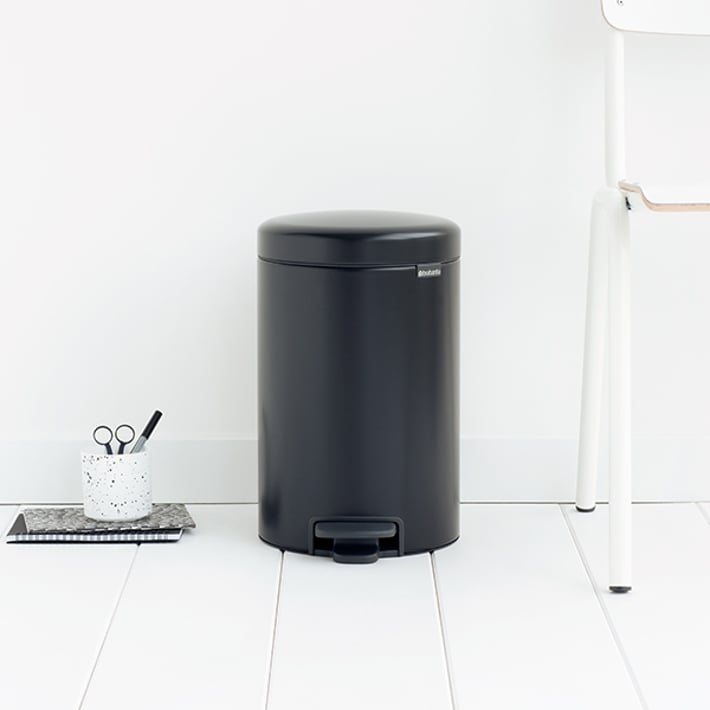 Кош за смет с педал Brabantia NewIcon 12L, Matt Black