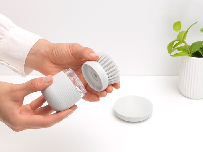 Четка с дозатор за течен сапун Brabantia Light Grey