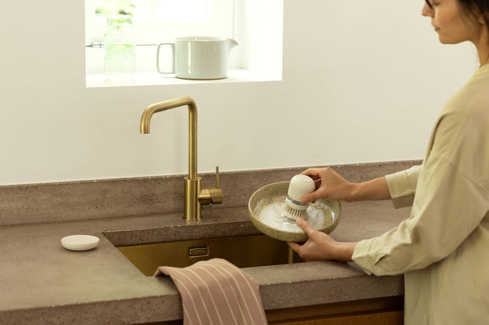 Perie cu dozator pentru săpun lichid Brabantia Soft Beige
