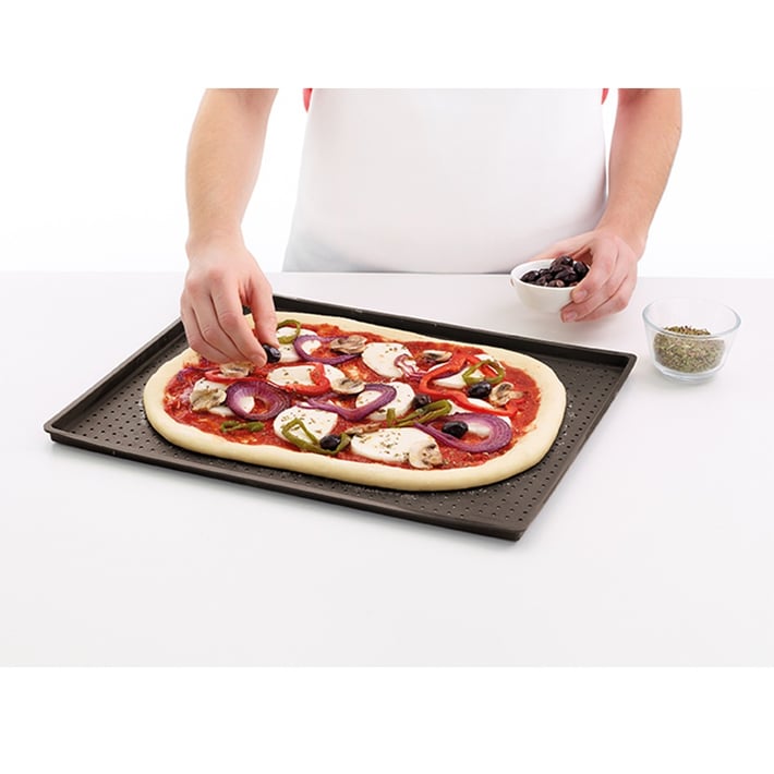 Tavă de copt perforată pentru pizza crocantă Lekue 36cm