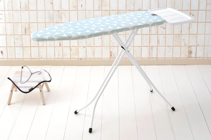 Маса за гладене Brabantia B 124x38cm с поставка за парогенератор, PerfectFlow Fresh Breeze
