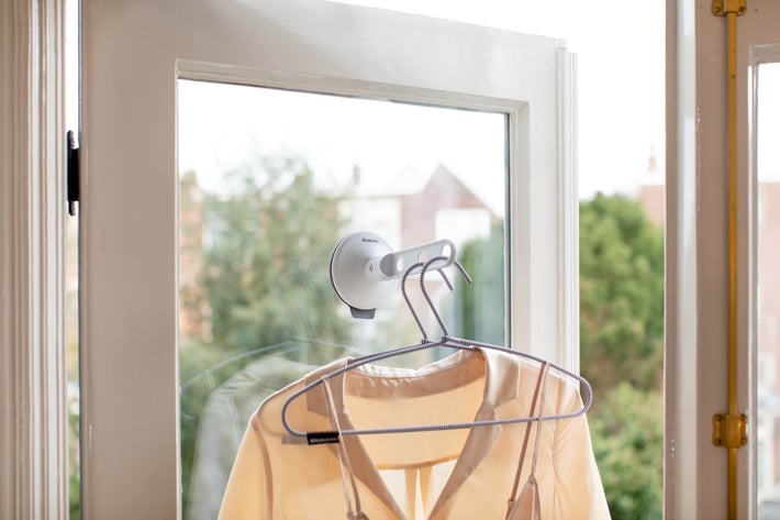 Закачалка за дрехи с вакуум Brabantia Light Grey