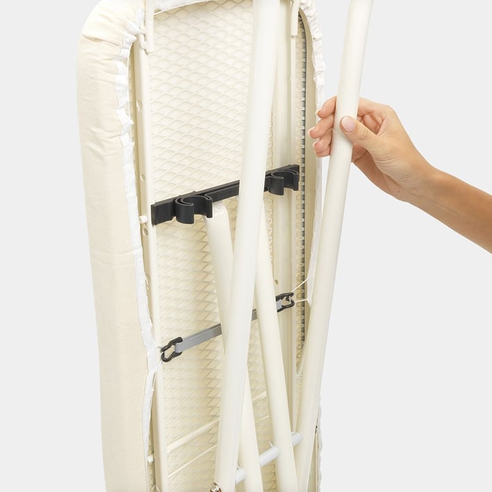 Маса за гладене Brabantia B 124x38cm с поставка за парогенератор, PerfectFlow Bubbles