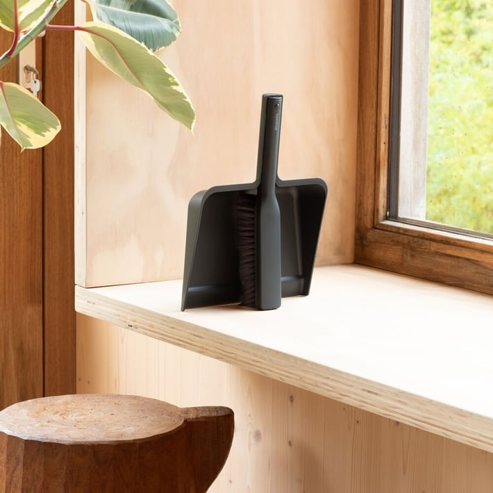 Комплект лопатка с четка за почистване Brabantia SinkSide Dark Grey