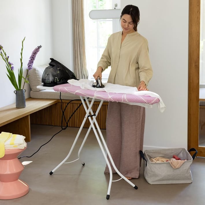 Masă de călcat Brabantia C 124x45cm cu suport pentru generator de abur, Lilac Waves