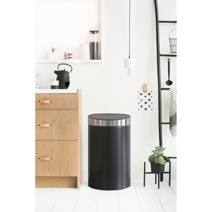 Кош за смет Brabantia Touch Bin New 40L, Matt Black, капак металик