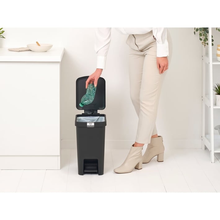 Кош за смет с педал Brabantia StepUp 16L, Dark Grey