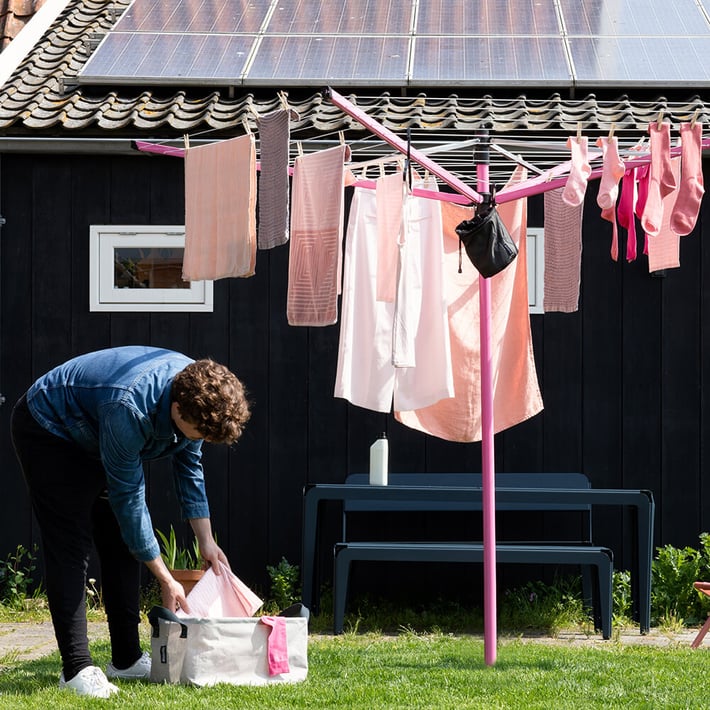 Външен простор Brabantia Lift-O-Matic 50m, метален шип за вкопаване, калъф и торба с щипки, Spring Pink