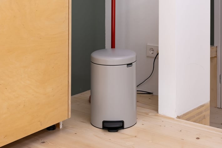 Coș de gunoi cu pedală Brabantia NewIcon 12L, Soft Grey