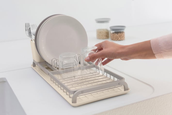 Uscător de vase Brabantia Soft Beige, compact