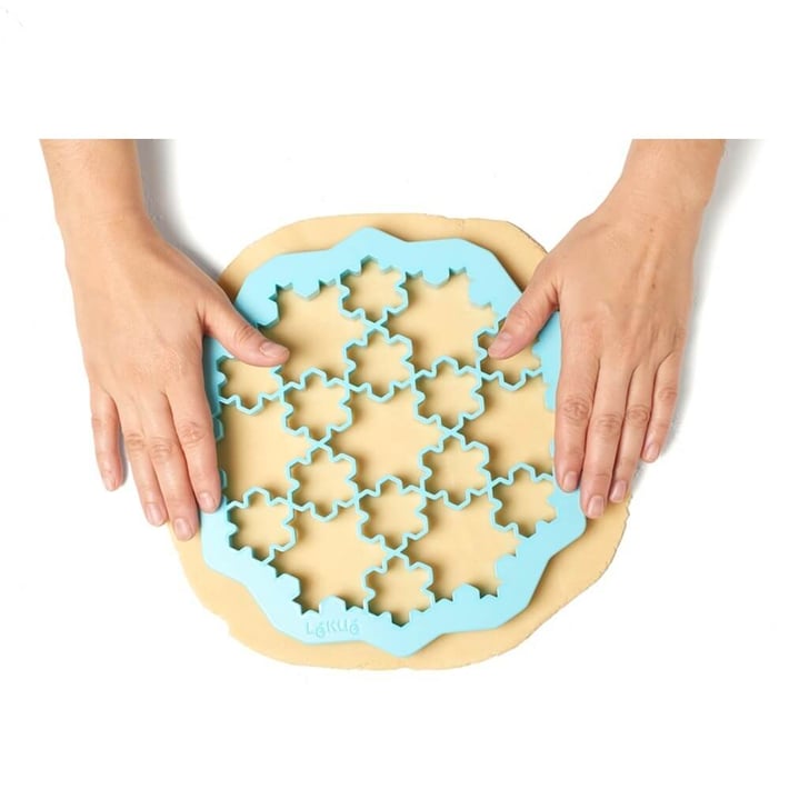 Лист за изрязване на бисквити Lekue Ø23.5cm, снежинки