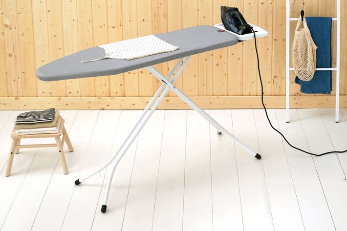 Маса за гладене Brabantia B 124x38cm с масивна поставка за ютия, Metallised