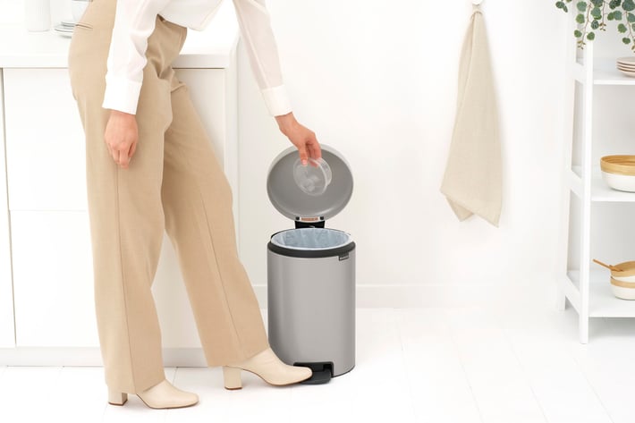 Coș de gunoi cu pedală Brabantia NewIcon 12L, Soft Grey