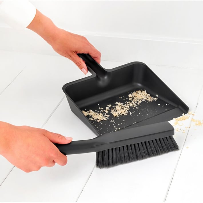 Комплект лопатка с четка за почистване Brabantia SinkSide Dark Grey