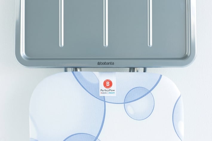 Маса за гладене Brabantia B 124x38cm с поставка за парогенератор, PerfectFlow Bubbles