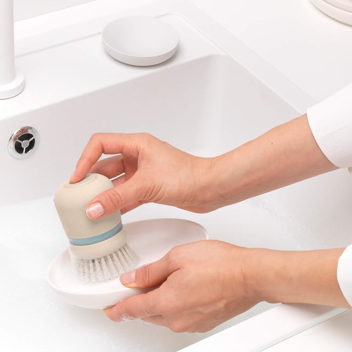 Perie cu dozator pentru săpun lichid Brabantia Soft Beige