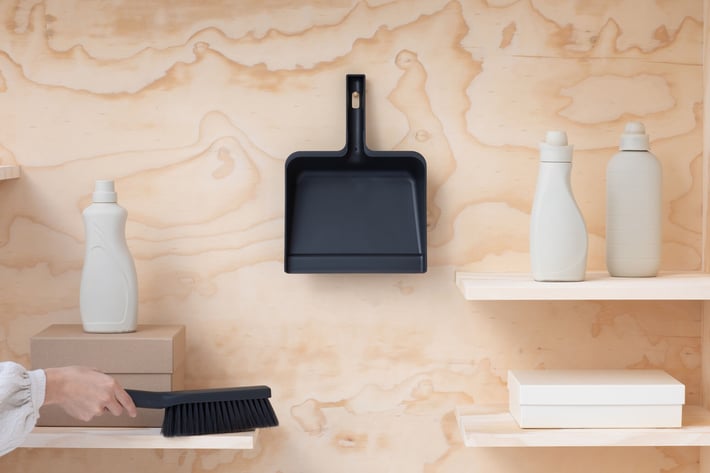 Комплект лопатка с четка за почистване Brabantia SinkSide Dark Grey