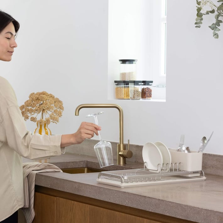 Uscător de vase Brabantia Soft Beige, compact