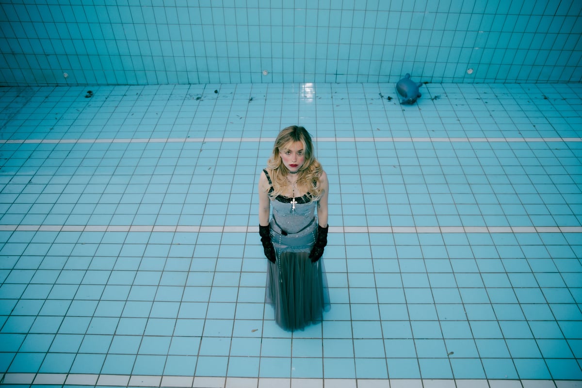 Eileen Alister - Honeymoon Motel: Roomservice Included