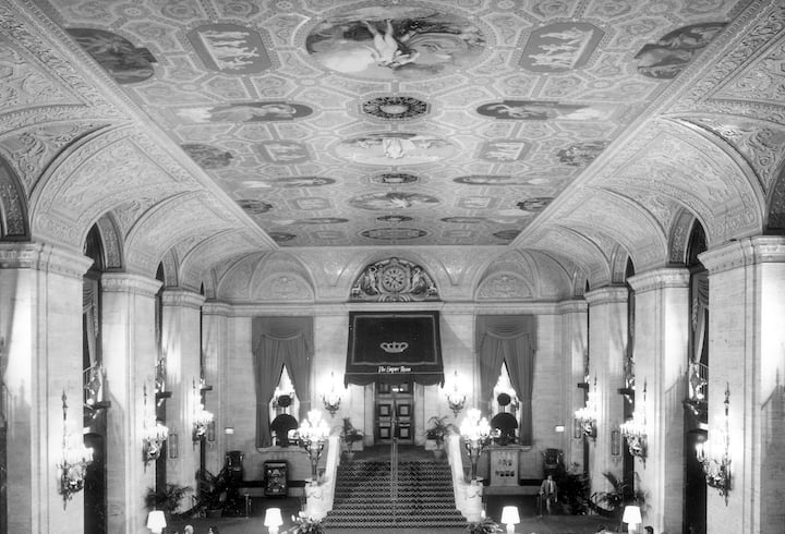 The Storied History of the Palmer House Hilton: Chicago’s Timeless Jewel