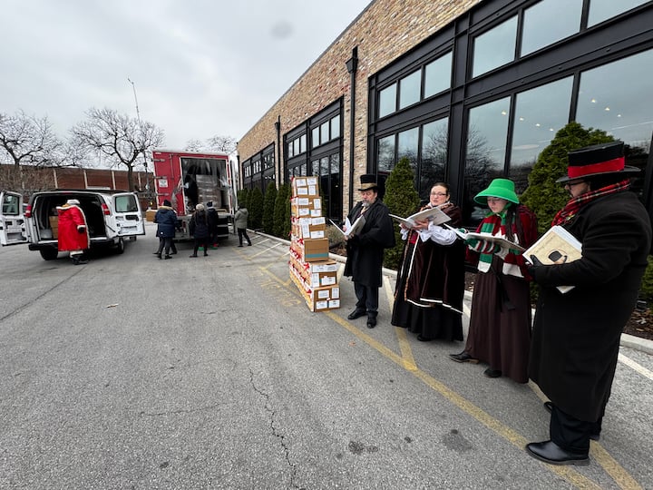 Home Run Inn Pizza and Chicago DFSS Deliver 5,000 Pizzas to Homeless Shelters