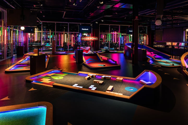 Puttshack Skokie: Where Mini Golf Meets a Full-On Family Foodie Adventure