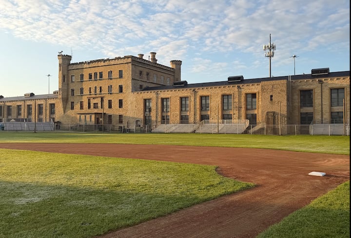 Hardball Behind Bars: Inside the Big House Game at the Old Joliet Prison