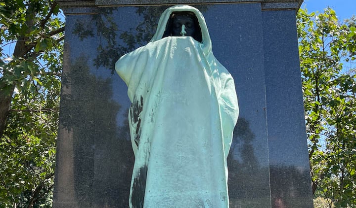 Explore The Mysteries of Graceland Cemetery